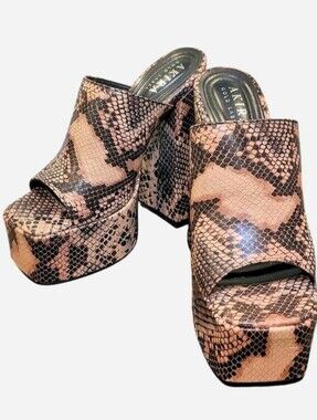 NIB AZALEA WANG FIKILE BLACKSNAKE PLATFORM MULES Size 8